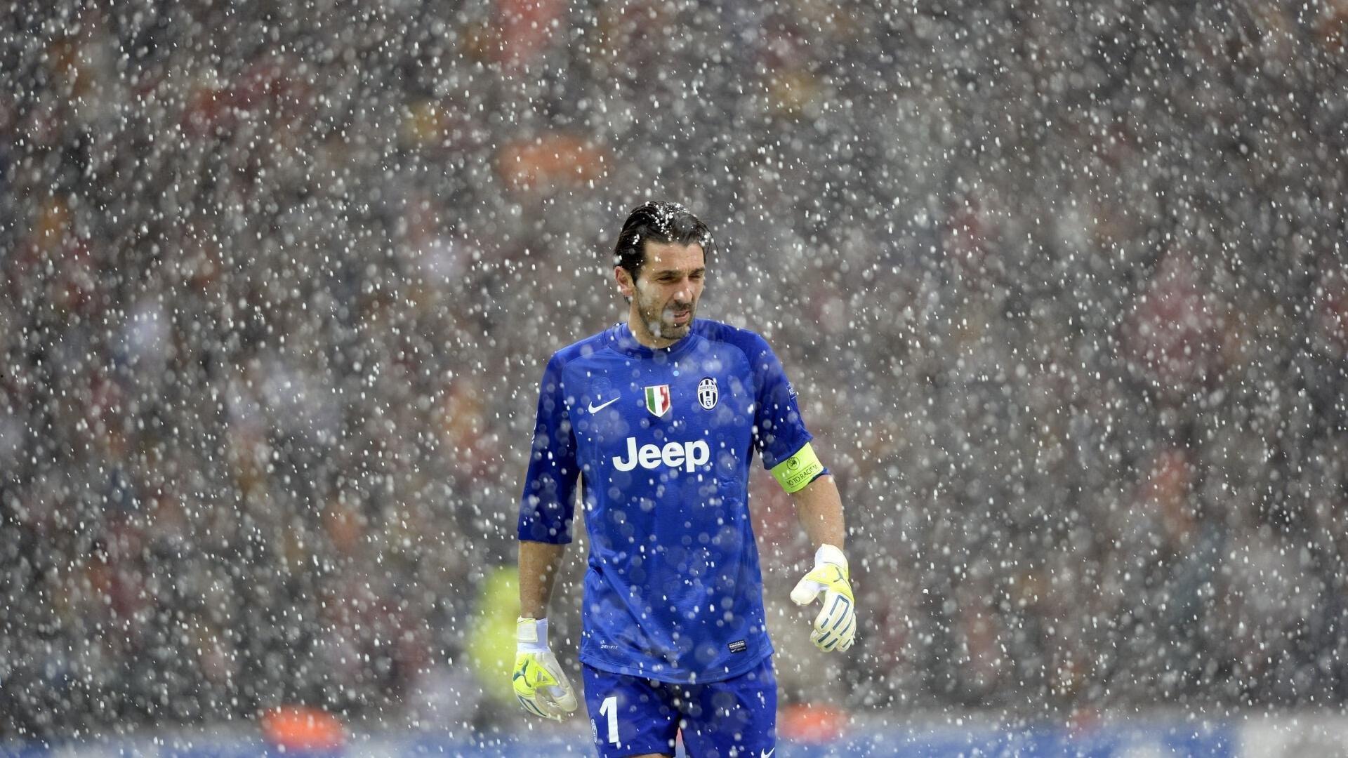 爱游戏体育|拜仁进攻风暴席卷德甲，孔帕尼战术革命铸就半程历史纪录冲击战