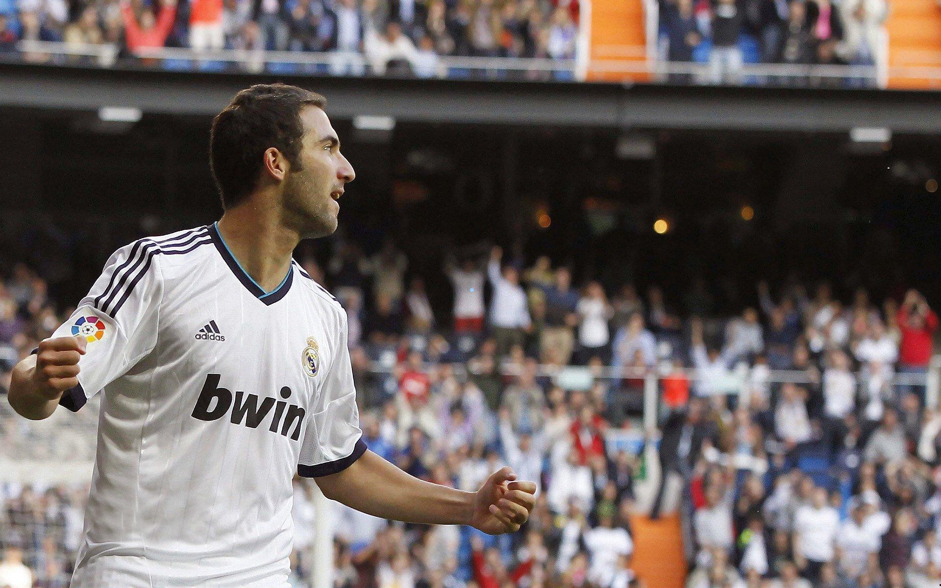 ESPN权威预测，马刺明日对阵雄鹿胜率超七成，雄鹿面临严峻挑战