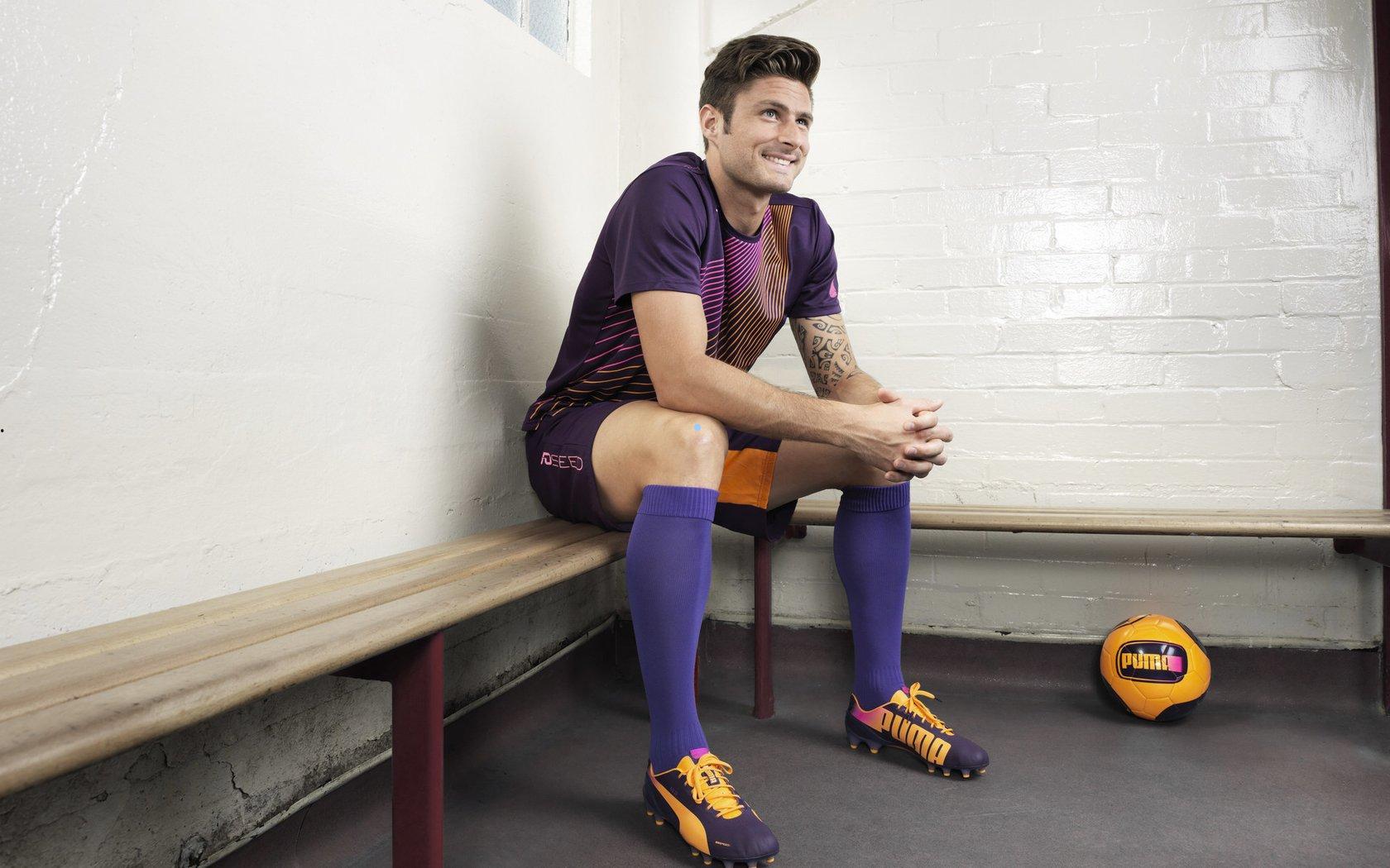 【爱游戏app】重磅！海港冬窗首签正式官宣，多名内援+刘祝润回归，俱乐部表态稳步推进补强计划