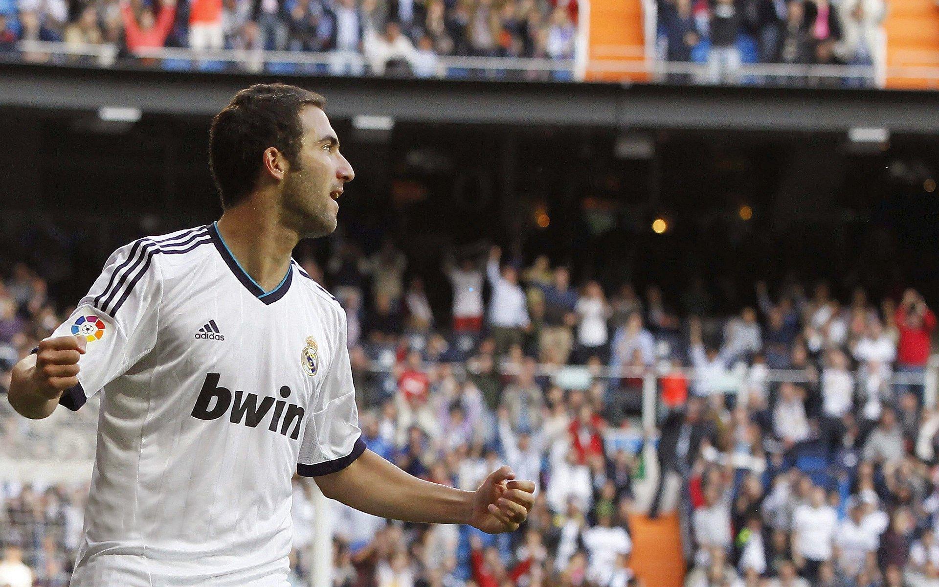 爱游戏app-卡利亚里与比萨激战2-2平局，特拉莫尼率先破门莫雷奥压哨扳平